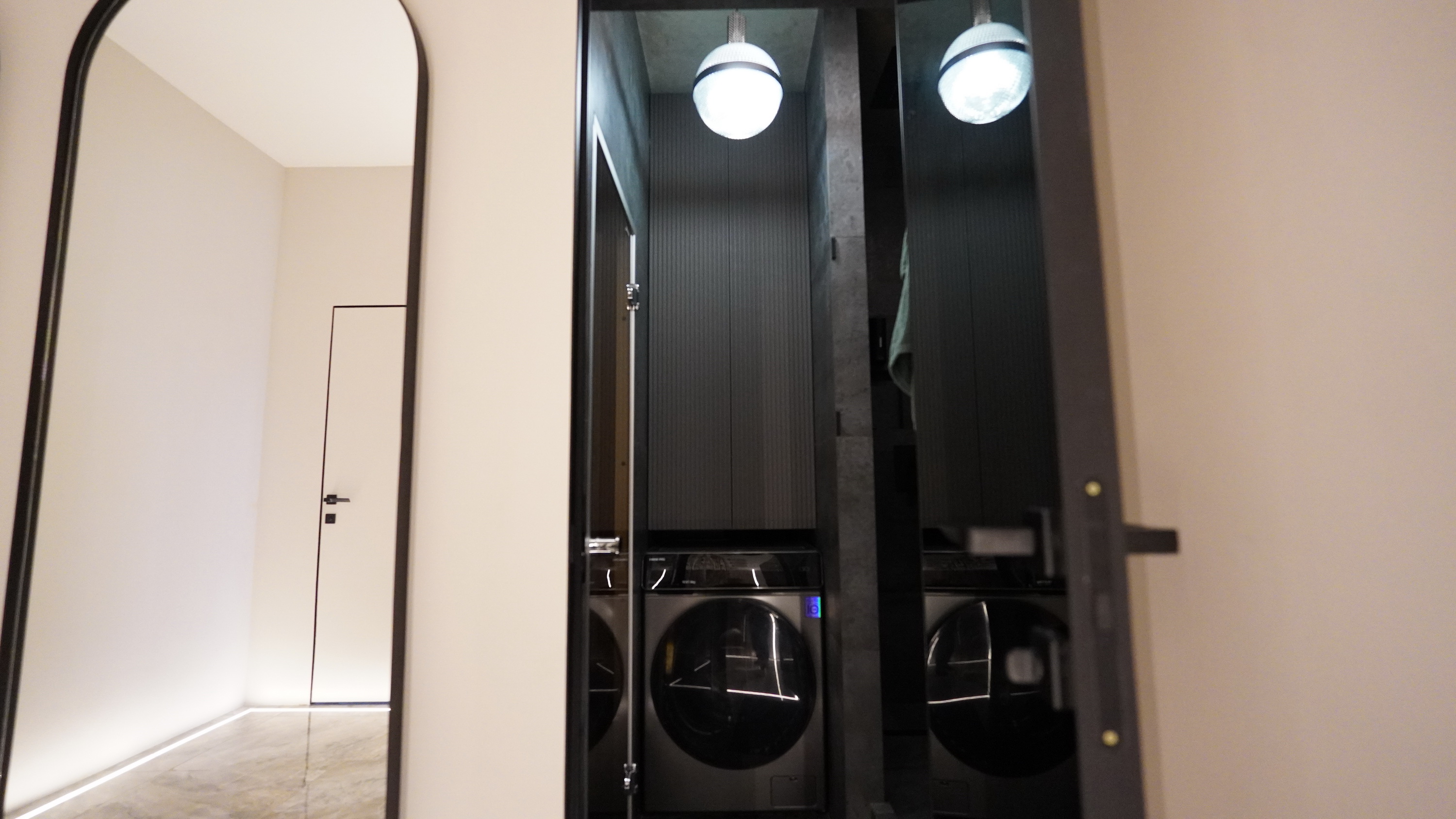 Малогабаритная ванная? Как корпусная мебель на заказ экономит каждый сантиметр