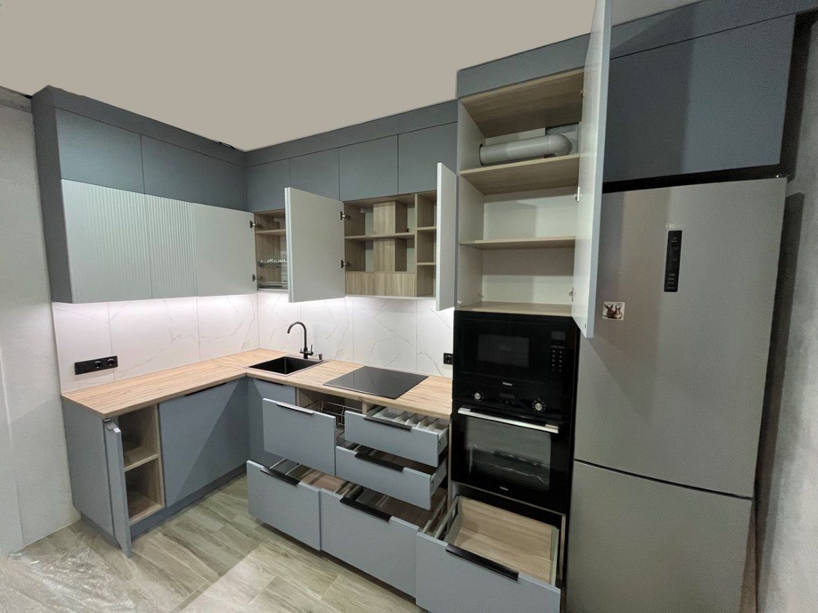 Современная фурнитура для ящиков на кухне под заказ: выбираем качество и комфорт