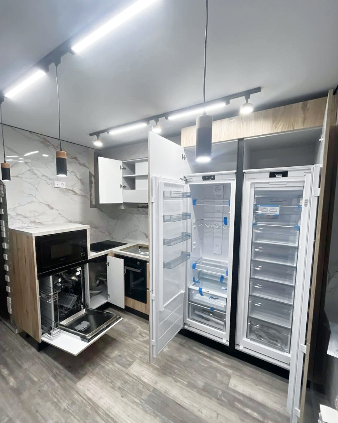 Угловой кухонный гарнитур для семьи с продуманной эргономикой